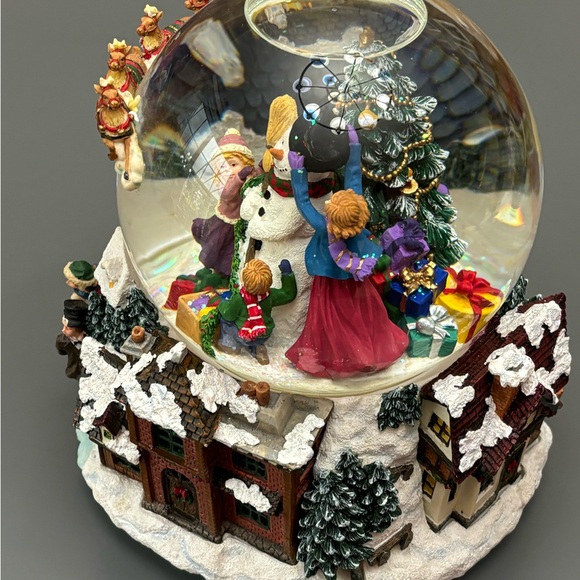 Santa sleigh snow globe by kirkland revolving outter globe vintage? - FLAWS - Picture 7 of 17